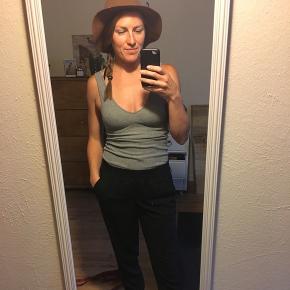 Meet your Posher, Lauren - Picture 7 of 8